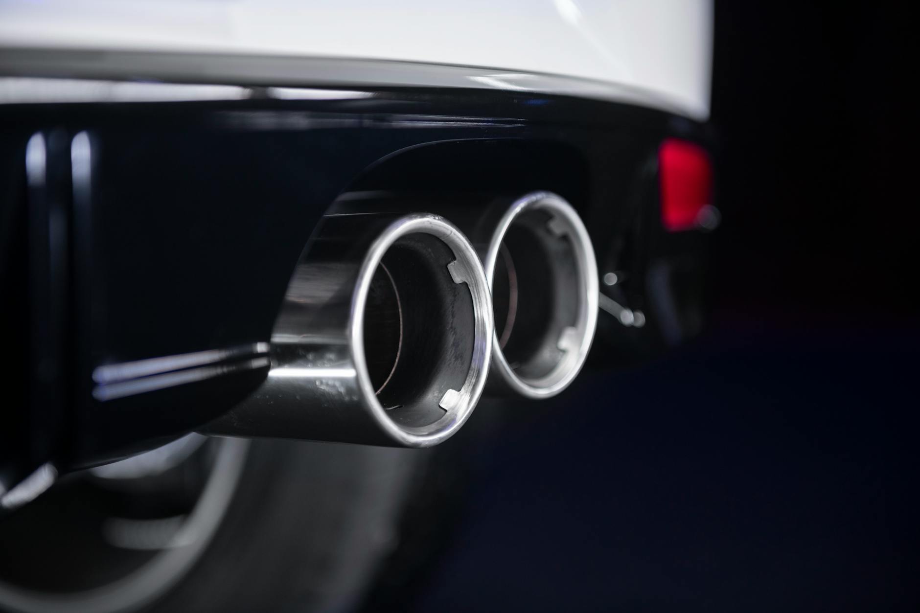 chrome pipe detail - Photo by Rahul Soni